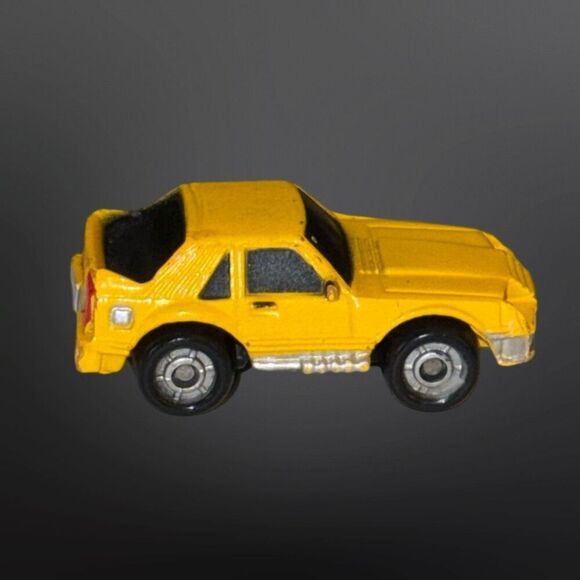 Funrise Micro Machines Action Magnifiers Ford Mustang Yellow Muscle Car A3 - Picture 3 of 9